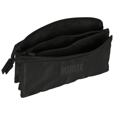 Estojo preto com logótipo Marvel em relevo