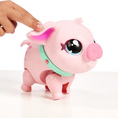 Brinquedo robô de porquinho cor-de-rosa com olhos grandes e coleira verde