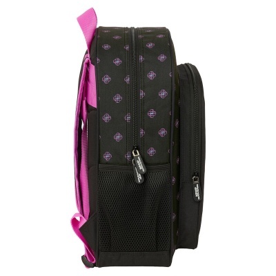 Mochila preta com padrão cor de rosa vista de lado