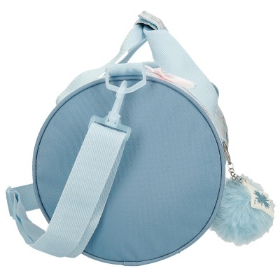 Mala redonda azul clara com alça larga e pompom decorativo