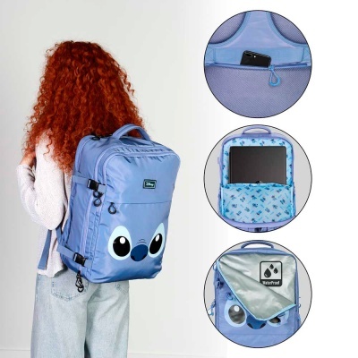 Mochila azul clara com olhos grandes e nariz, vários compartimentos internos e design impermeável.