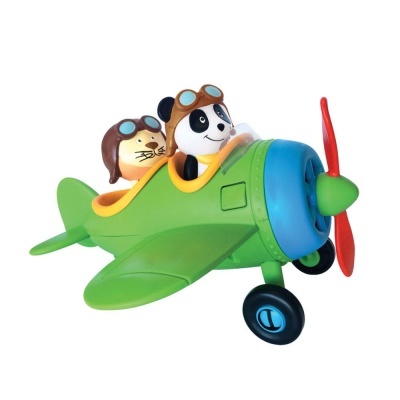 Brinquedo de avião verde com duas figuras de animais como pilotos