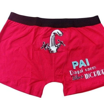 Cuecas boxer vermelhas com ilustração e texto para pai