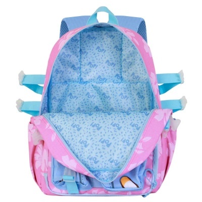Mochila rosa floral aberta com interior azul claro e padrão de texto.