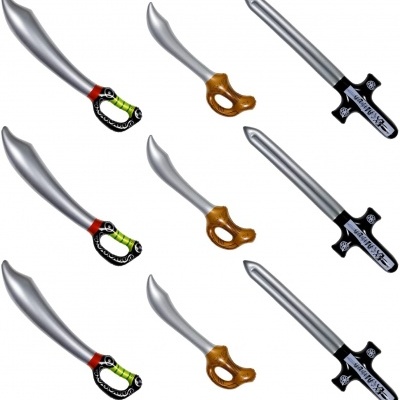 Conjunto de espadas de brinquedo em vários estilos e cores num fundo branco