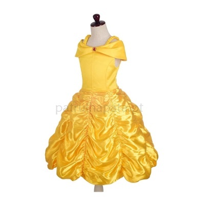 Vestido amarelo de princesa com saia rodada e detalhe na gola