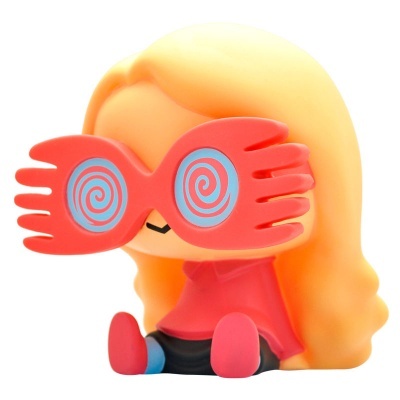 Figura vinil personagem cabelo loiro óculos vermelhos espirais azuis