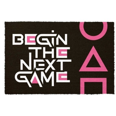 Tapete preto com texto e símbolos geométricos rosa e brancos