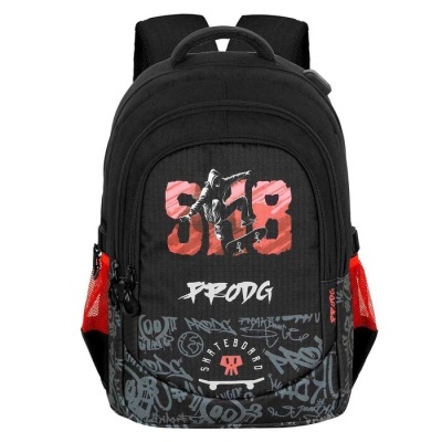 Mochila preta com grafitis e detalhes vermelhos