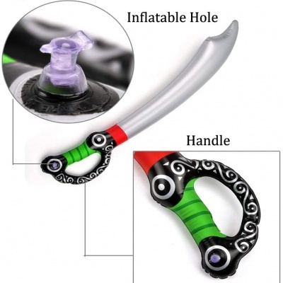 Espada insuflável prata com pega decorada preta, branca e verde