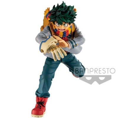 Figura de ação de personagem anime com visual colorido e pose dinâmica