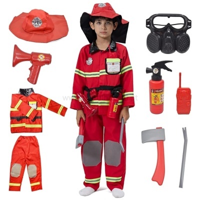 Fantasia de bombeiro vermelha para criança com acessórios, incluindo chapéu, máscara, megafone e extintor.