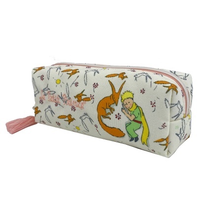 Estojo branco decorado com o Pequeno Príncipe, raposas e pássaros.