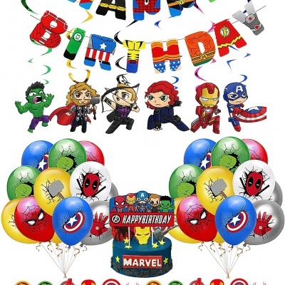 Decoração de festa Marvel com balões, banner Happy Birthday e bolo decorado