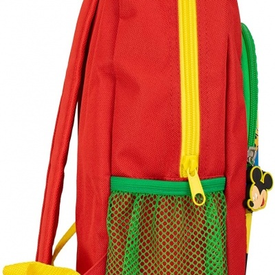 Mochila infantil vermelha com fecho amarelo, bolso verde e puxador Mickey Mouse