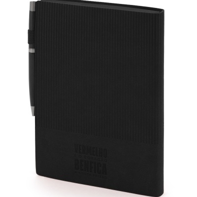 Caderno preto texturizado com gravação e caneta preta