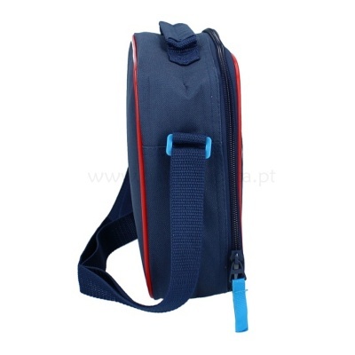 Bolsa azul escura com fecho azul e acabamento vermelho vista lateral