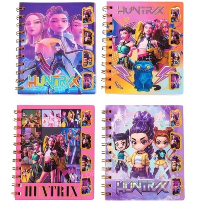Quatro cadernos coloridos com espiral e personagens femininas HUNTRIX