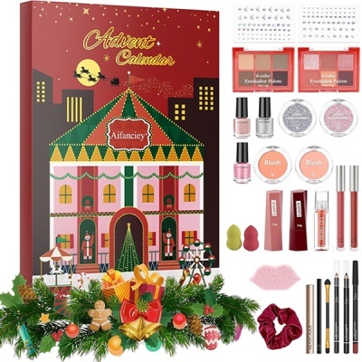 Calendário do advento com produtos de maquilhagem e acessórios festivos