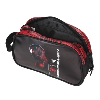 Necessaire preta e vermelha com desenho de Spider-Man e texto, com fecho aberto e interior visível