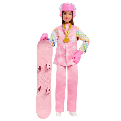 Boneca Barbie com roupa e capacete de snowboard rosa segurando prancha de snowboard rosa