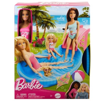 Brinquedo Barbie com piscina e três bonecas em fatos de banho coloridos