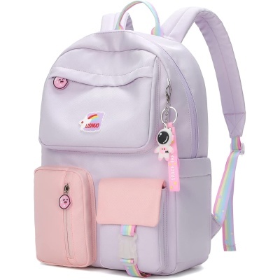 Mochila lilás e rosa claro com bolsos frontais e chaveiro astronauta