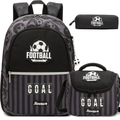 Conjunto mochila, necessaire e bolsa térmica com tema futebol preto e cinza