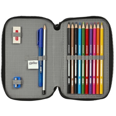 Estojo aberto com lápis de cor, caneta, lápis, borracha e apontador