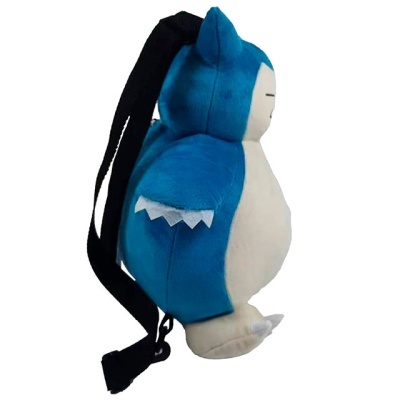 Mochila infantil de peluche azul e branco em forma de Snorlax Pokémon