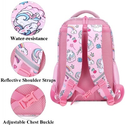 Mochila rosa com padrões de unicórnio e alças refletoras