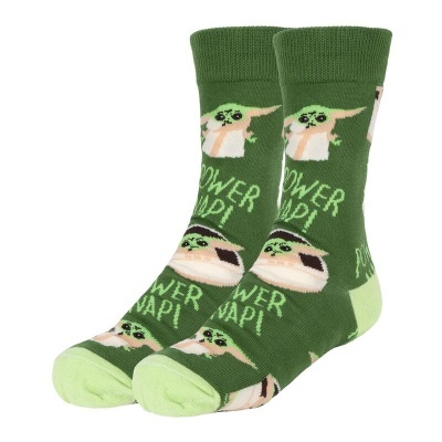 Meias verdes com personagem infantil e texto VER POWER WAPI!