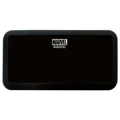 Tapete preto com logotipo MARVEL branco