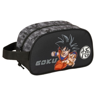 Necessaire preta e cinzenta com estampa do personagem Goku e texto GOKU