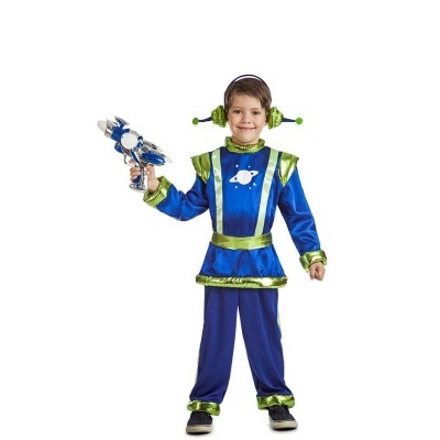 Criança com fato de astronauta azul e verde e arma de brinquedo