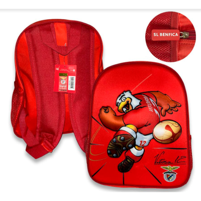 Mochila infantil vermelha SL BENFICA com mascote de águia a jogar futebol