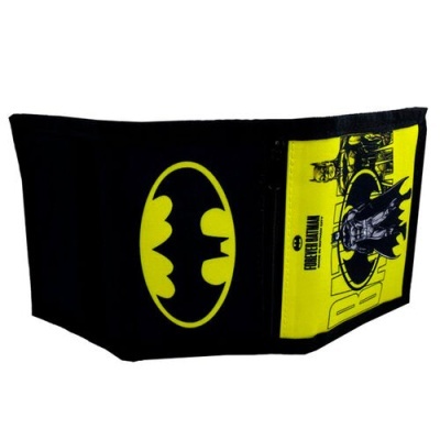 Carteira preta com símbolo amarelo do Batman e imagem de Batman em amarelo e preto