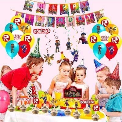 Decoração de festa de aniversário Roblox com balões, bandeirolas, bolo, cupcakes e crianças com chapéus de festa