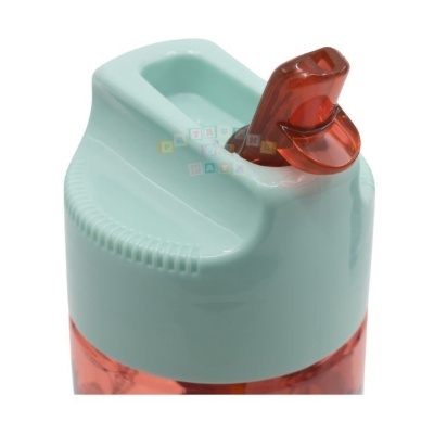 Garrafa de plástico com tampa verde clara e bico laranja.