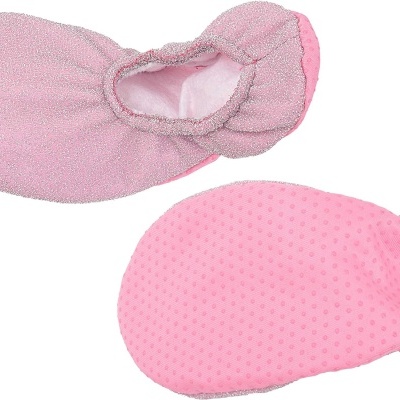 Par de sapatilhas cor-de-rosa para crianças com sola antiderrapante