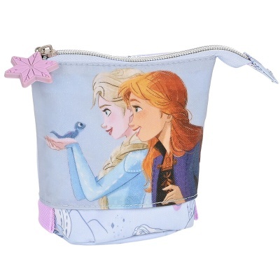 Estojo pequeno com personagens Elsa e Anna do Frozen, fecho com puxador em forma de estrela cor-de-rosa.