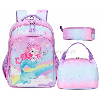 Conjunto infantil com mochila, estojo e sacola em tons rosa e lilás com sereia e estrelas