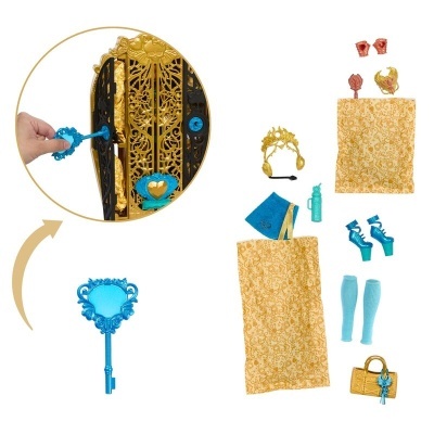 Acessórios de brinquedo azul e dourado com chave grande em detalhe