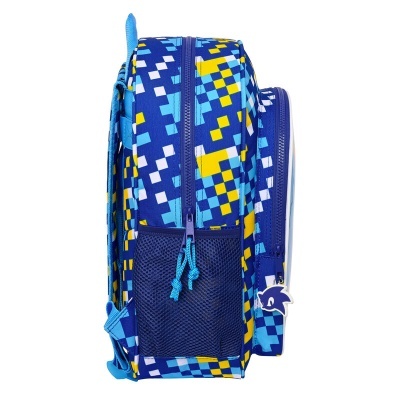 Mochila azul com padrão geométrico colorido vista de lado