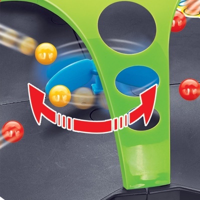 Jogo de mesa verde com bolas amarelas e vermelhas em movimento