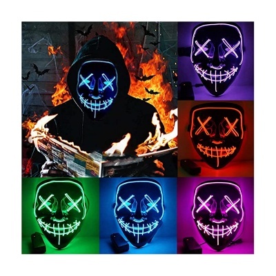 Máscara LED colorida com design de rosto sorridente e olhos em X