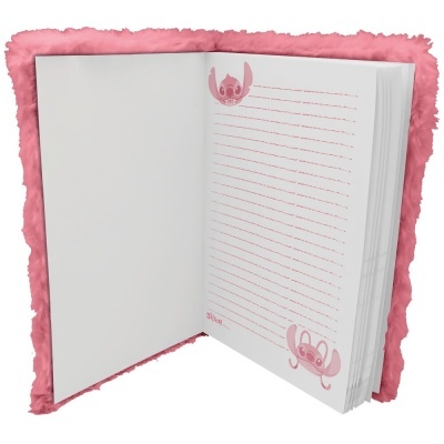 Caderno de capa de pelo rosa aberto mostrando páginas pautadas com imagens do Stitch em rosa