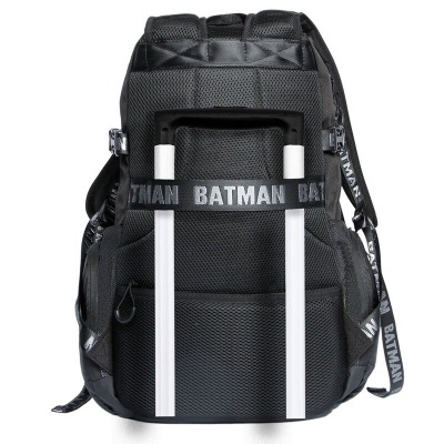 mochila preta com tiras BATMAN e alça para mala