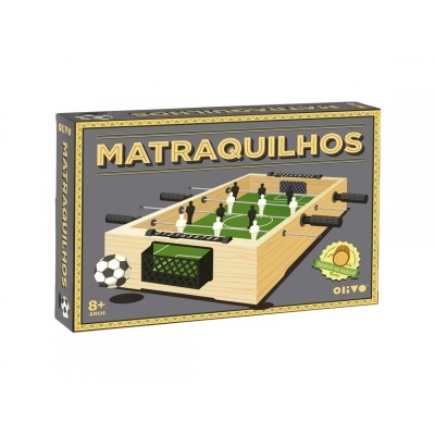 Caixa de jogo de matraquilhos de madeira com jogadores e bolas de futebol