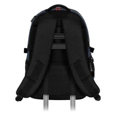 Mochila preta com alças acolchoadas e detalhes vermelhos e azuis vista de trás